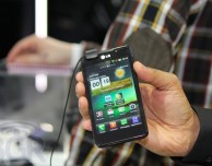 Al MWC in mostra lo smartphone LG Optimus 3D Max