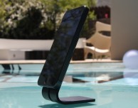 SETA, uno stand economico con adesivo per iPhone