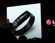 CES 2014: LG Lifeband, un bracciale per monitorare la forma fisica, ma è anche smartwatch