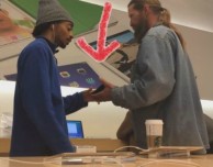 Anche negli USA nasce la “truffa dei senzatetto” per acquistare gli iPhone