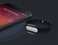 Il braccialetto Xiaomi Miband IP67 compatibile con iPhone in offerta a 16€ su Amazon
