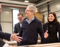Tim Cook fa visita alla Dula in Germania