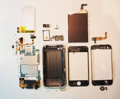 iphone-3g-s-fully-disassembled-small_610x503