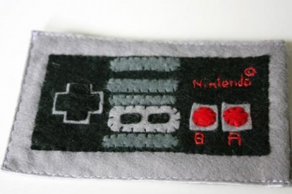 nes-controller-iphone-case2