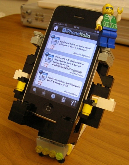 Lego iPhone stand, ecco la seconda dockstation creato da volmay