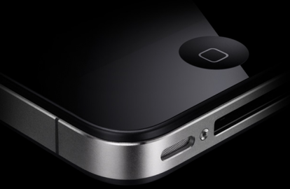 I problemi di ricezione su iPhone 4 influiscono anche sulle chiamate, ma Steve Jobs rassicura “Nessun problema, stay tuned!”