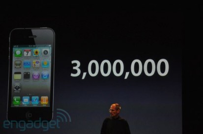 Steve Jobs: “Abbiamo venduto 3 milioni di iPhone 4 in 3 settimane!”