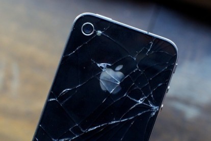 Dopo l’antennagate, un nuovo problema per l’iPhone 4: il case posteriore!