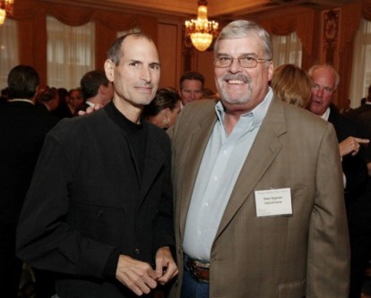 Steve Jobs cambia finalmente abbigliamento, in occasione di una cena ufficiale!