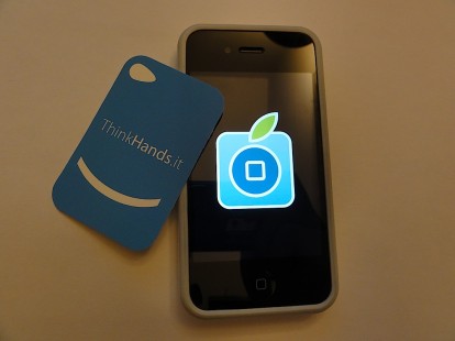 Da ThinkHands 3 utili accessori per dare ai nostri iPhone 4 un tocco di bianco: Bumper, Back Skin e Caricabatterie per auto! [iPhoneItalia Product VideoReviews]