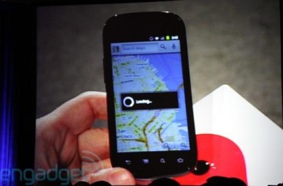 Il CEO di Google mostra il nuovo Nexus S al Summit Web2.0