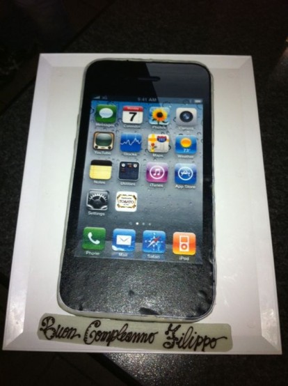 Una torta a forma di iPhone 4 [Curiosità]