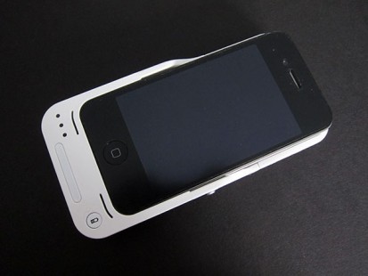 Oyama OY450 – Protezione, Dock, Sync e Battery Pack in un unico accessorio per iPhone 4
