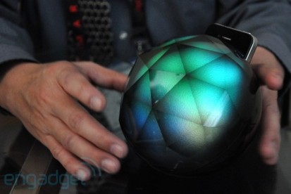 Yantouch Black Diamond 3D, un dock che si colora con l’iPhone