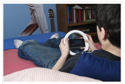 CES 2011: volante universale dalla Clingo