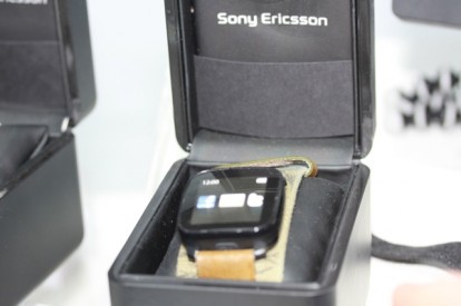 MWC ’11: Sony Ericsson presenta l’orologio con Facebook e Twitter