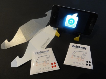 iFoldAway iPhone: ecco dei praticissimi stand per iPhone a soli 2,99€! [Recensione iPhoneItalia]