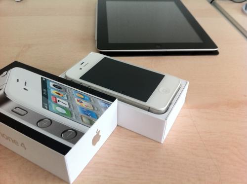 Dal Belgio il primo unboxing di un iPhone 4 bianco!