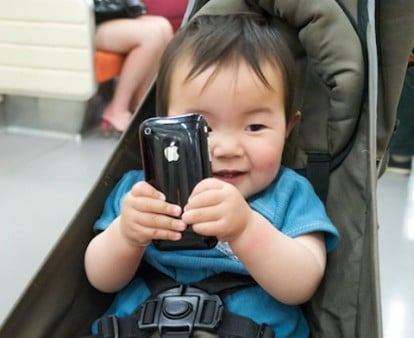 Bambini, ragazzi e iPhone: quale la giusta età per acquistare un Melafonino?