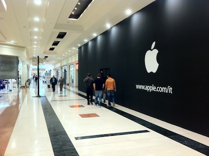 Apple Store di Rozzano: compare il logo Apple