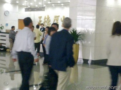 Cosa ci fa Tim Cook nel Quartier Generale di China Mobile?