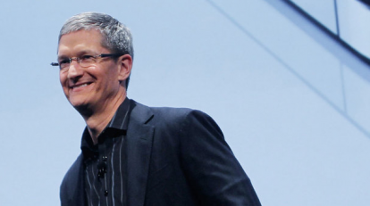 Tim Cook riceve un bonus di 383 milioni di dollari in azioni Apple