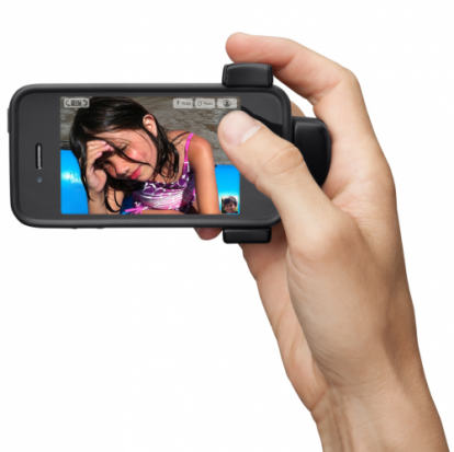 Belkin LiveAction Grip, un accessorio per la fotocamera dell’iPhone 4/4S