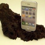 Una dock caricabatteria a forma d’albero per il vostro iPhone