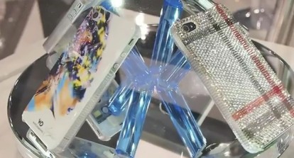 White Diamonds mostra la linea di cover per iPhone con cristalli Swarovski