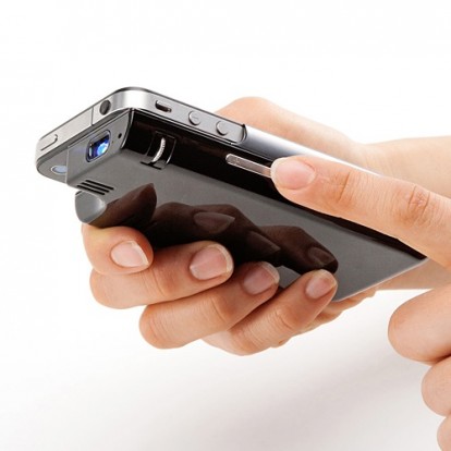 Sanwa presenta un nuovo micro proiettore per iPhone