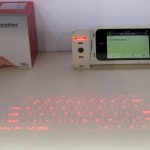Prodigy: custodia, batteria e tastiera proiettata sul tavolo [CES 2012]