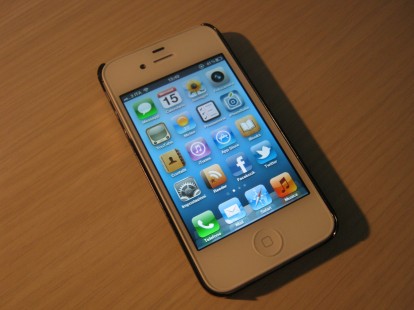 Jumbled Logo – Cover Nera per iPhone 4/4S by Marc – la recensione di iPhoneItalia