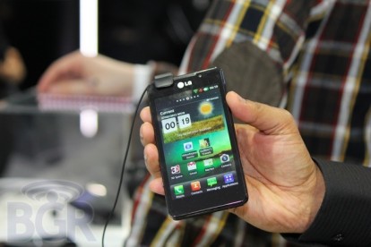 Al MWC in mostra lo smartphone LG Optimus 3D Max