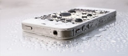 La generazione degli smartphone impermeabili: iPhone 5 e Galaxy S III in arrivo con tecnologia WaterBlock?