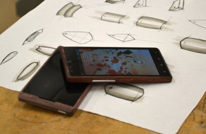 ADzero, il primo smartphone realizzato in bambù