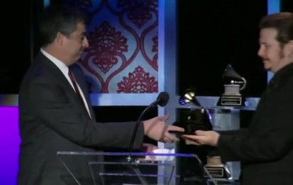 Eddy Cue ritira il Grammy in onore di Steve Jobs per i suoi contributi nel settore musicale