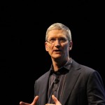 Il CEO di Apple Tim Cook parla di Facebook alla riunione con gli azionisti