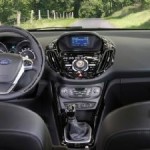 Un guidatore europeo su due legge SMS durante la guida