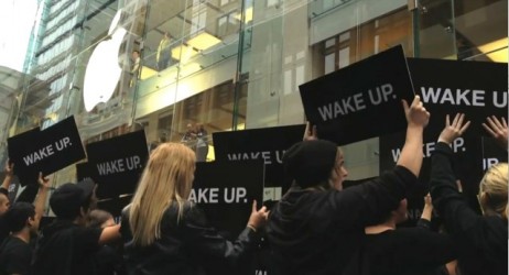 Australia: Samsung organizza un flashmob all’esterno di un Apple Store per pubblicizzare il nuovo Galaxy S III