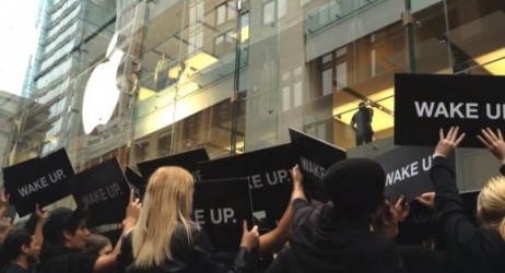 Samsung nega qualsiasi coinvolgimento nel flash mob organizzato all’esterno dell’Apple Store in Australia