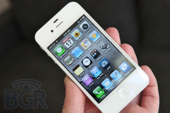 Il CEO di Yahoo Marissa Mayer, ex vice-presidente di Google, vuole che tutti i suoi dipendenti utilizzino un iPhone?