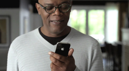 Samuel L. Jackson e Zooey Deschanel in due nuovi spot per l’iPhone 4S e Siri