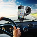 Su Groupon in offerta un supporto da auto con caricatore e uscita aux per iPhone 4 e iPhone 4S