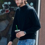 Ashton Kutcher inizia a vestirsi come Steve Jobs per il suo ruolo nel film dedicato al co-fondatore di Apple