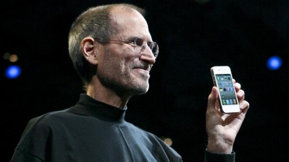 Bloomberg: Steve Jobs ha lavorato da vicino sul nuovo iPhone con display più grande