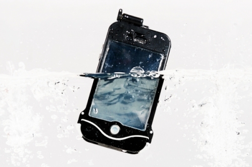 The iPhone Scuba Suit, la custodia per utilizzare l’iPhone anche a metri di profondità