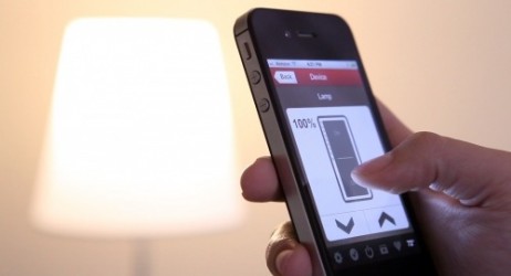 Arriva la prima lampadina che si controlla con l’iPhone