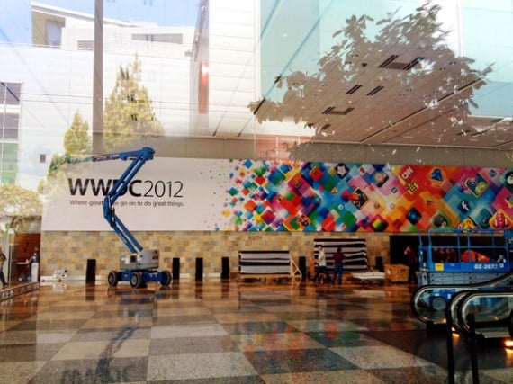 Apple allestisce l’interno del Moscone Center con banner “WWDC 2012: dove ottime idee creano grandi cose” [AGGIORNATO]