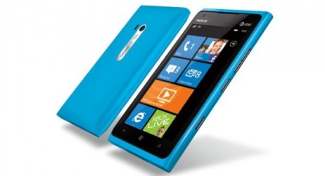 Nokia dimezza il prezzo del Lumia 900