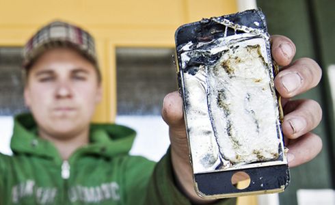 L’iPhone di un ragazzo finlandese prende fuoco inaspettatamente!